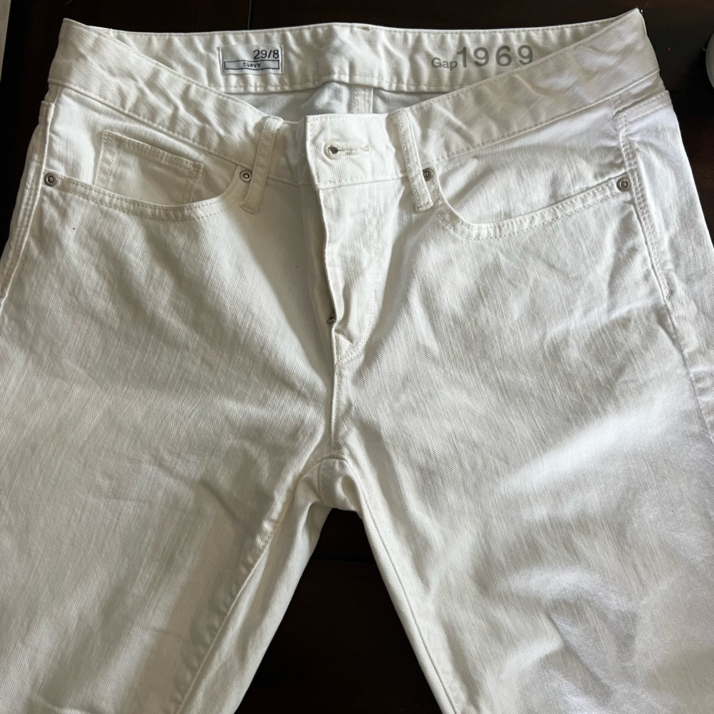 gap 🩵 mid-rise white jeans!